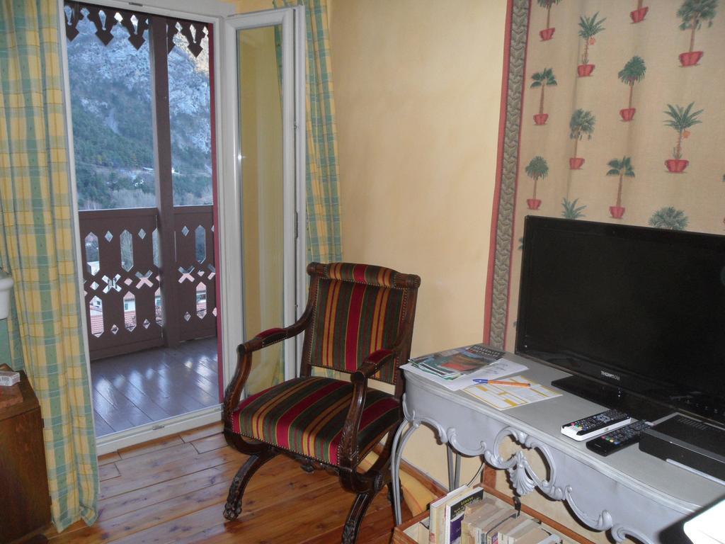 Chambres D'Hotes Casa Sylvana Saint-Dalmas-de-Tende Quarto foto